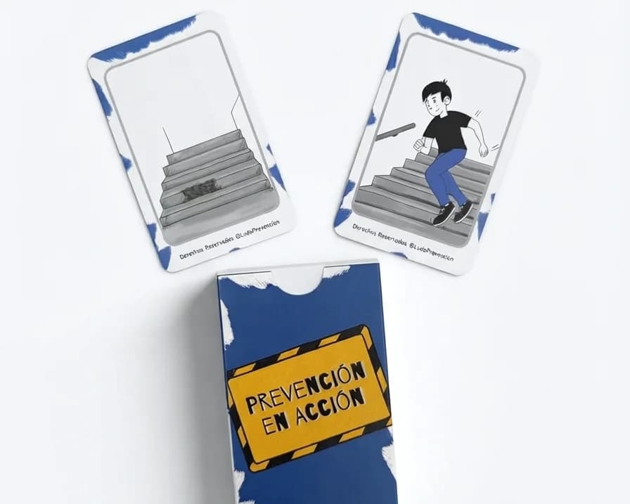 Cartas ilustradas de una escalera y una persona tropezando, con su caja